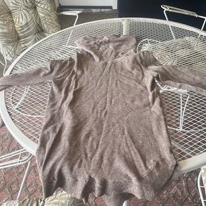 Gn tan/brown sweater size medium